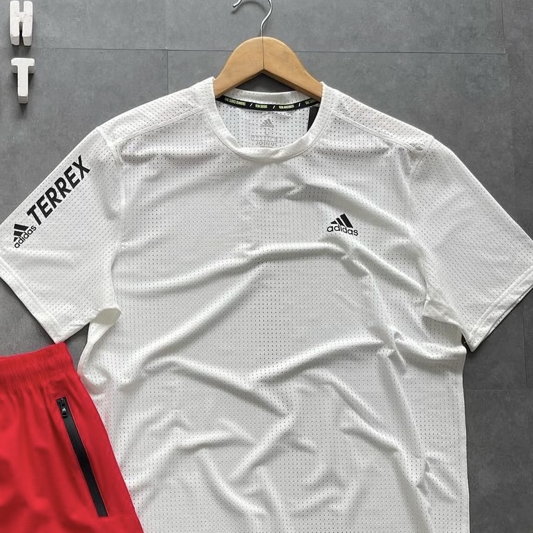 تی شرت سوزنی سفید