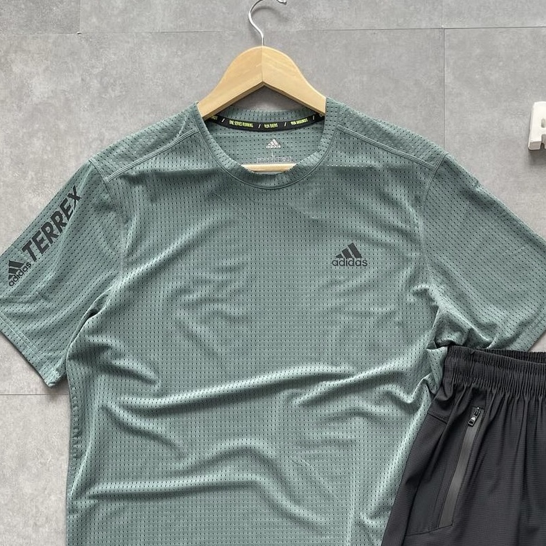 تی شرت سوزنی سبز