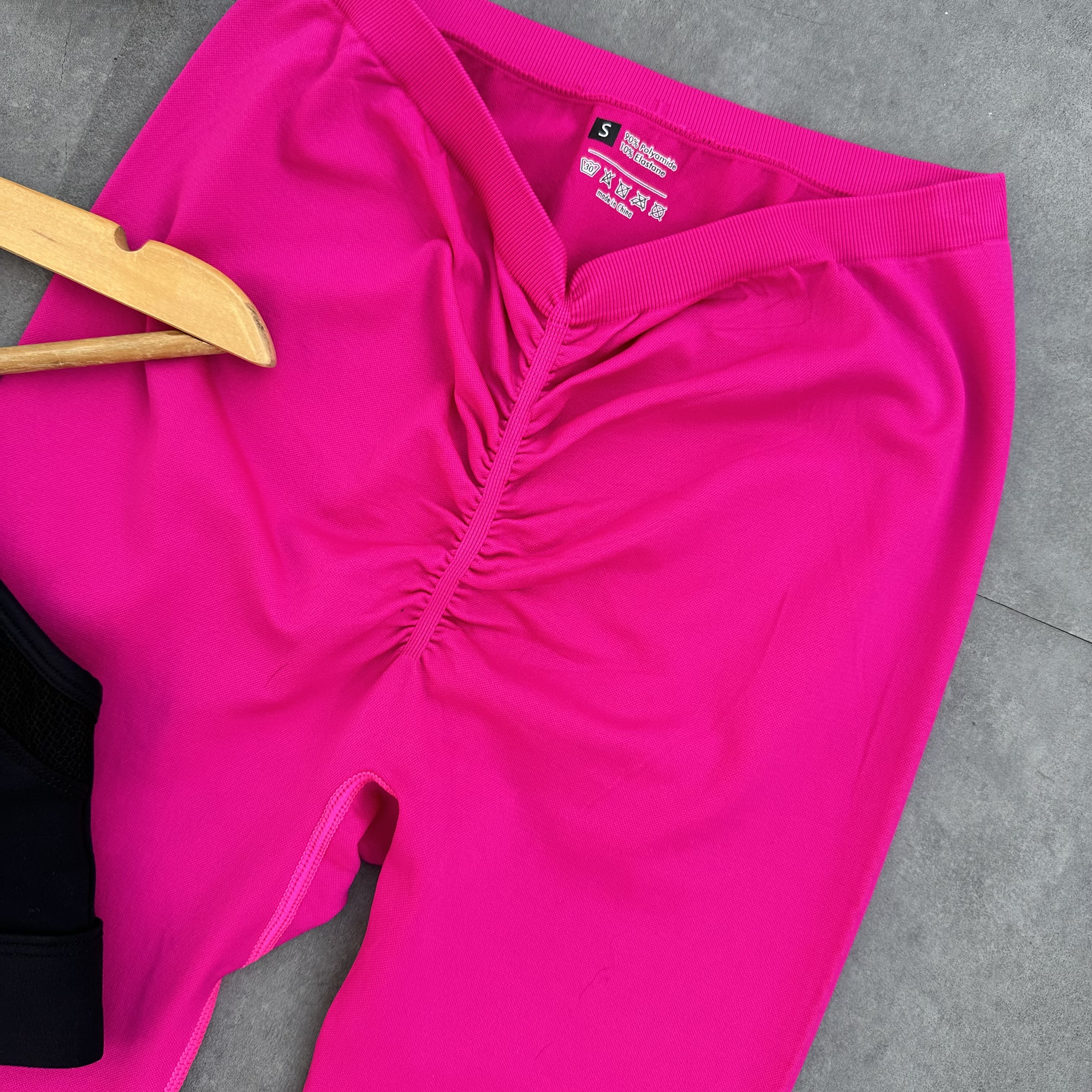 لگ سیملس پشت هفتی سرخابی