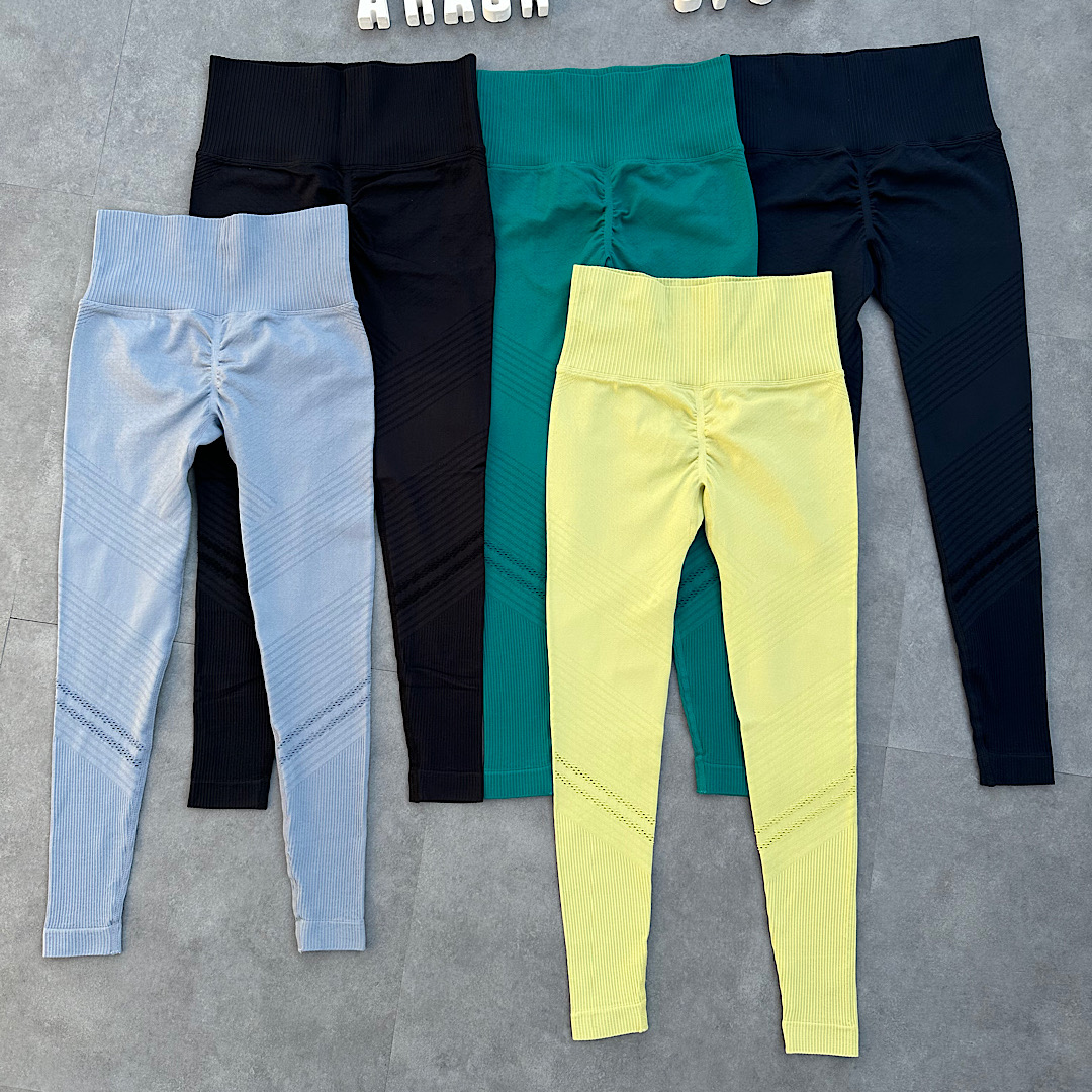 لگ ورزشی زنانه سیملس