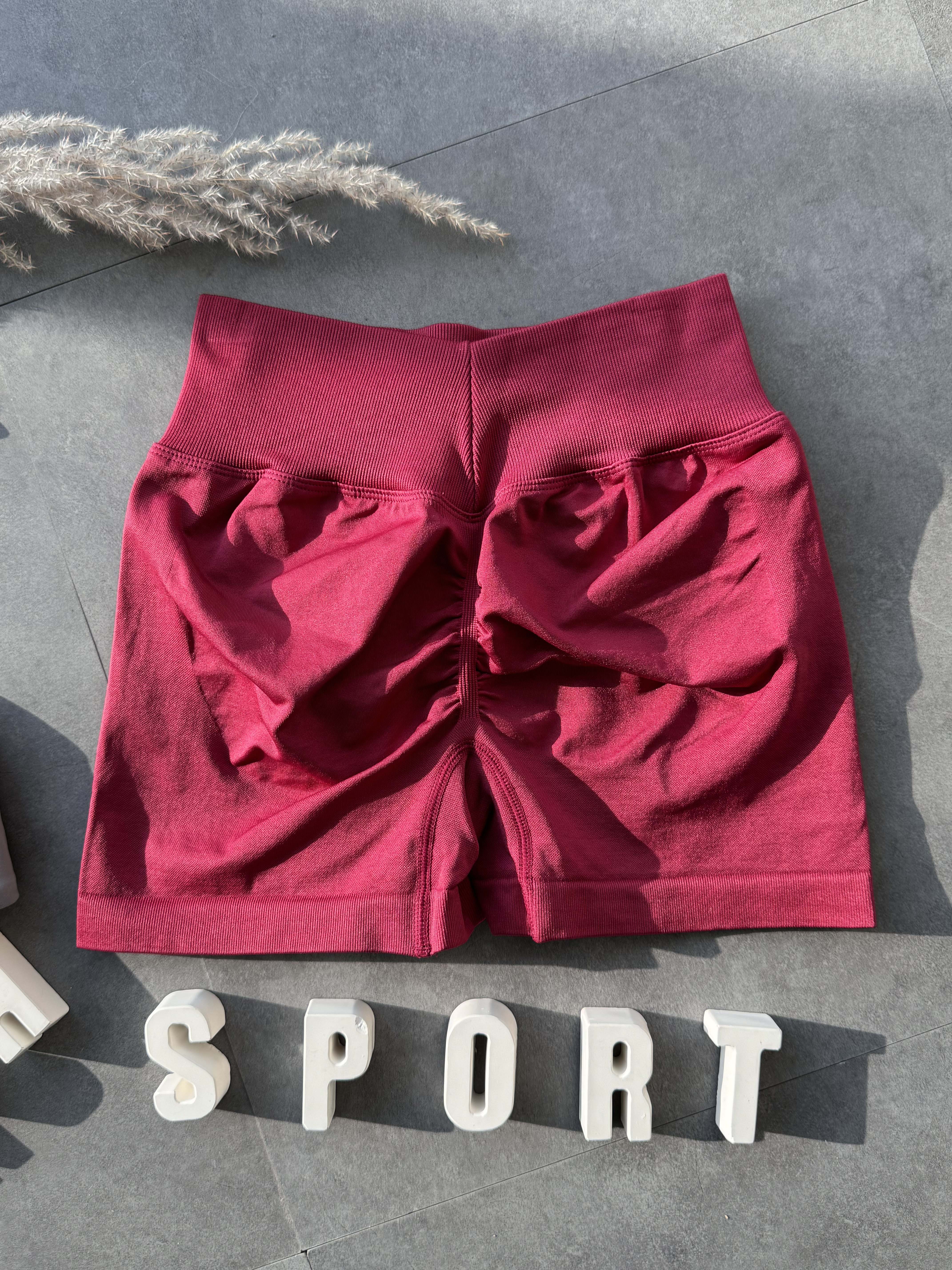 بایکر سیملس پشت چیندار زرشکی