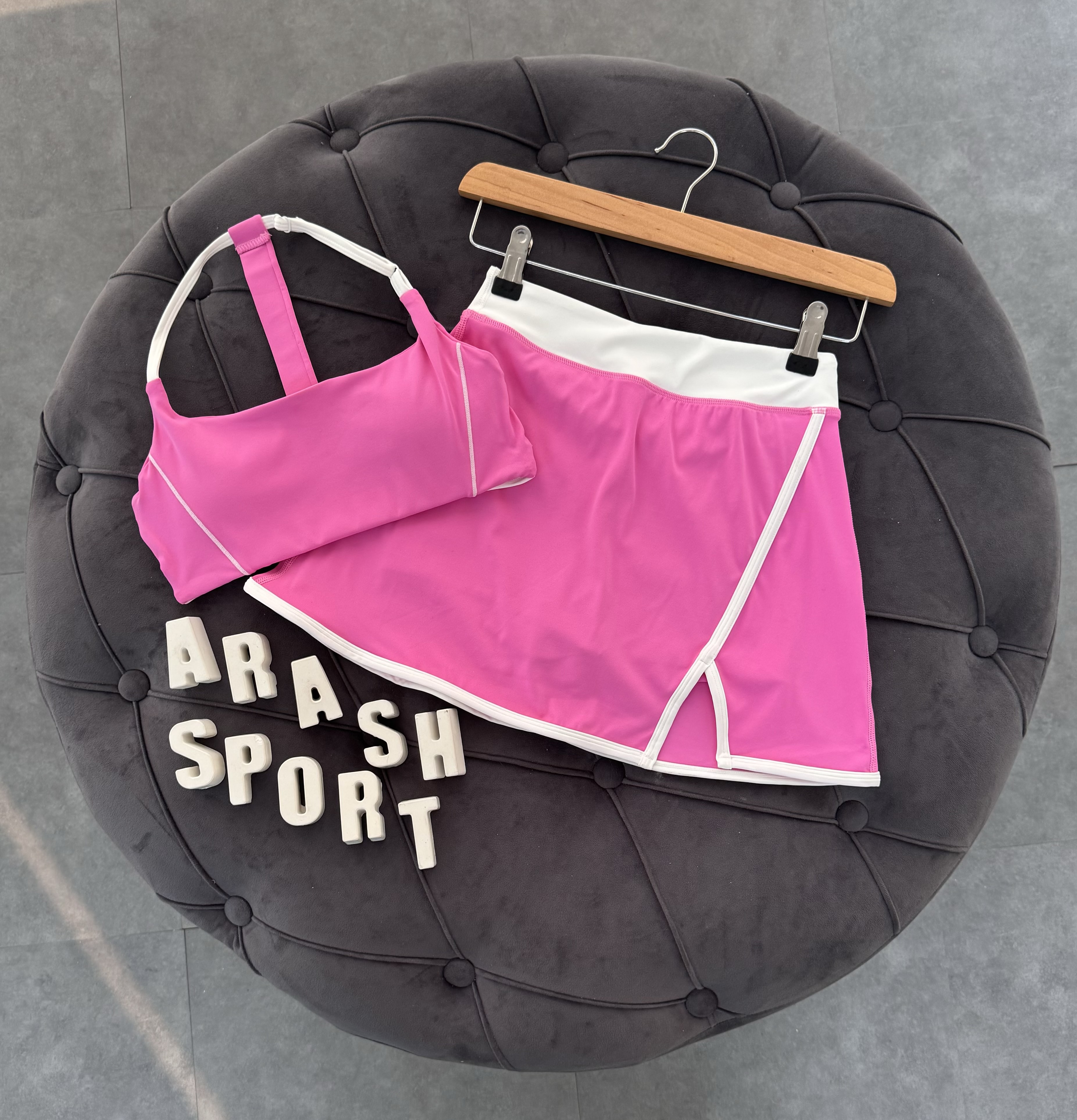 نیم تنه و دامن صورتی 