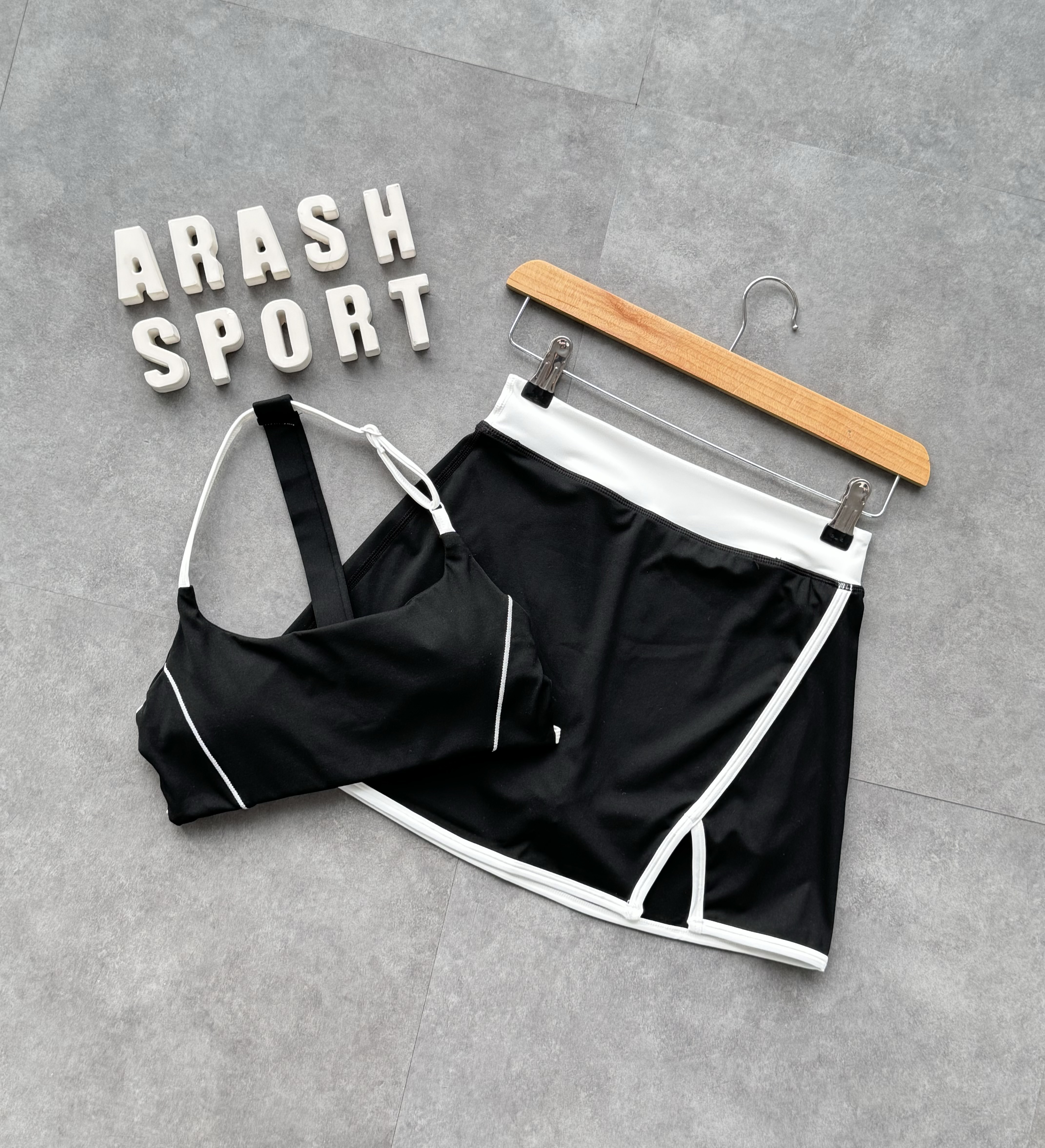 نیم تنه و دامن مشکی