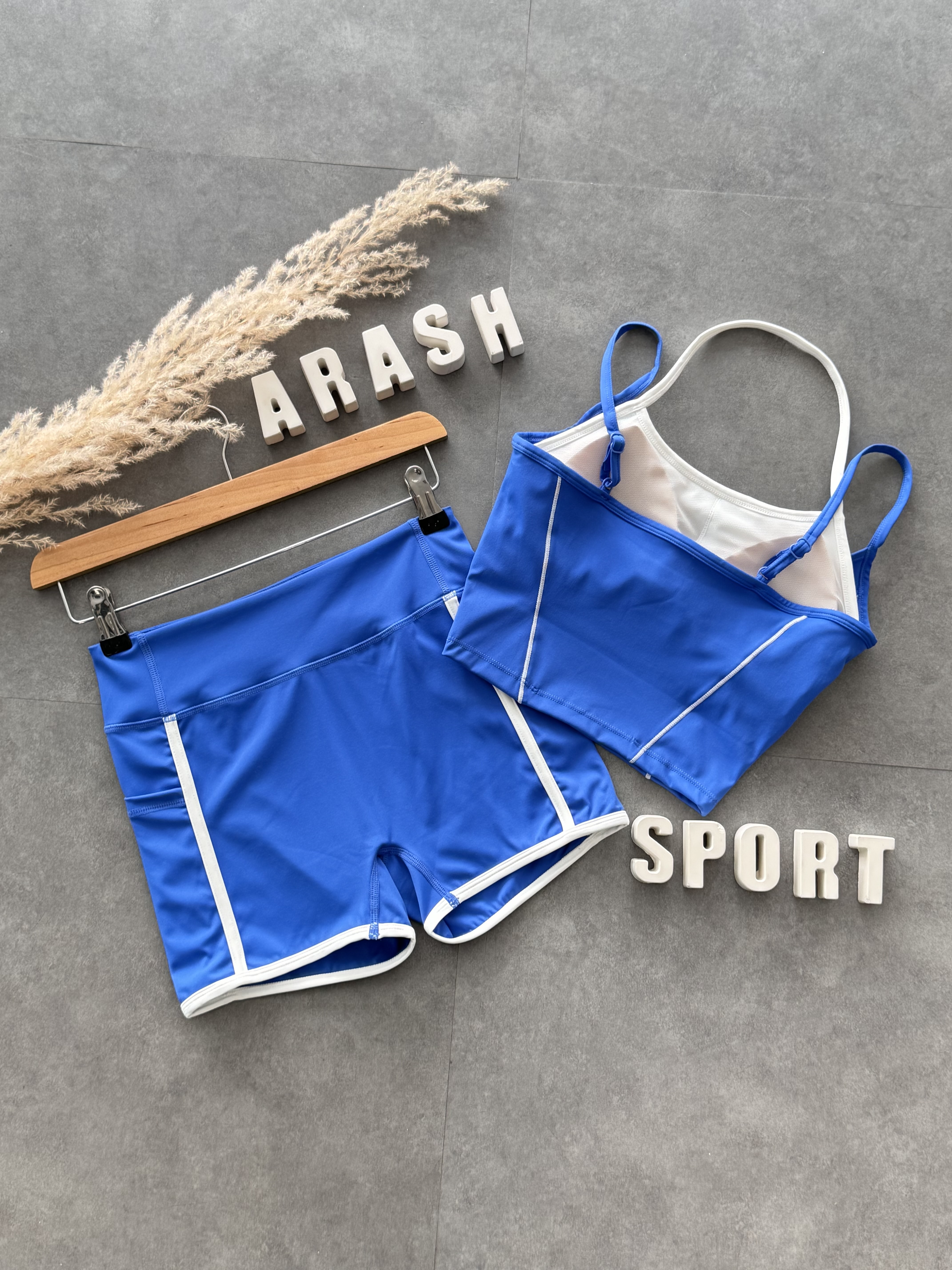 نیم تنه تاپی و شورتک آبی زنانه