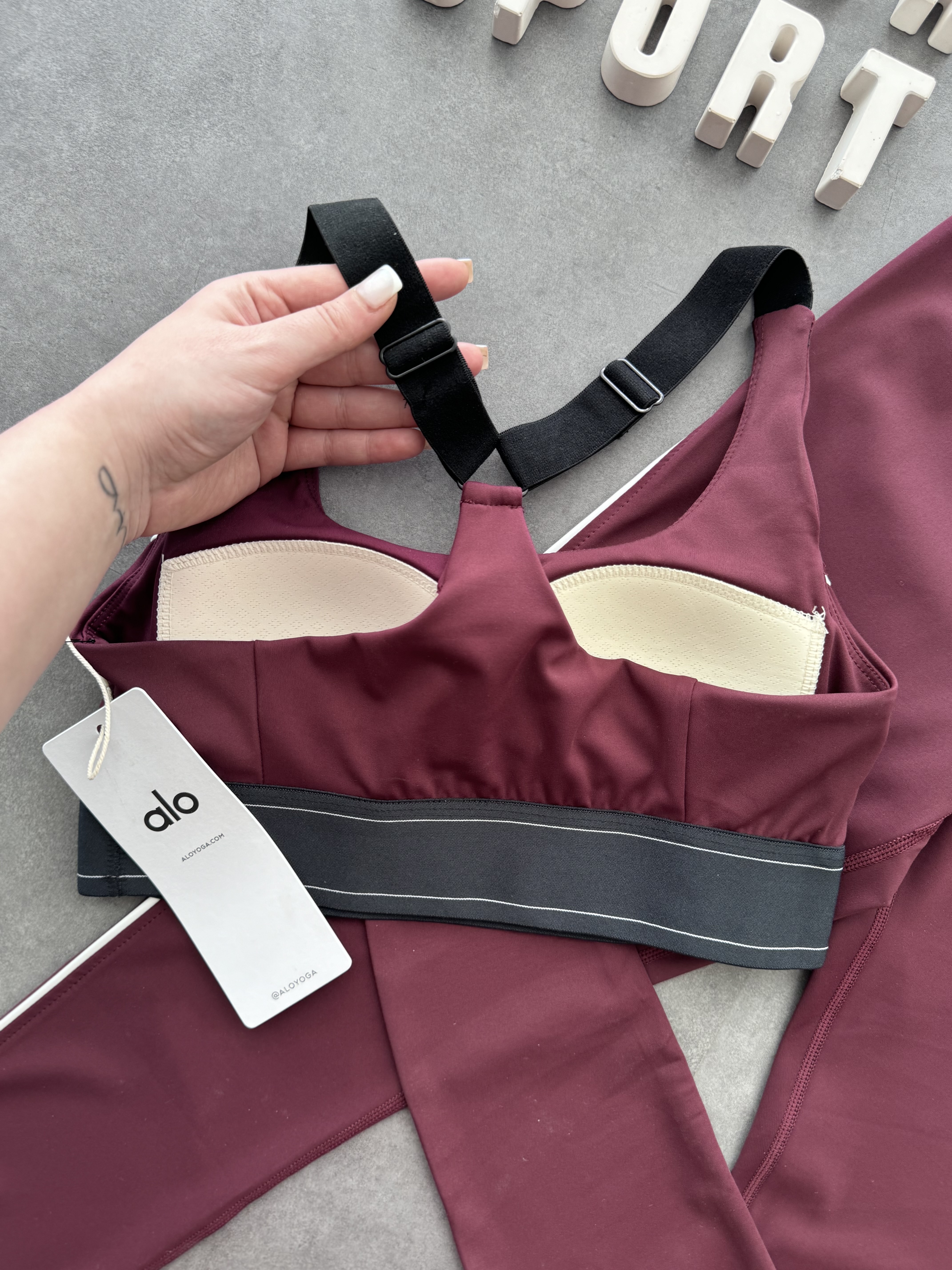 نیم تنه و لگ alo yoga زرشکی 