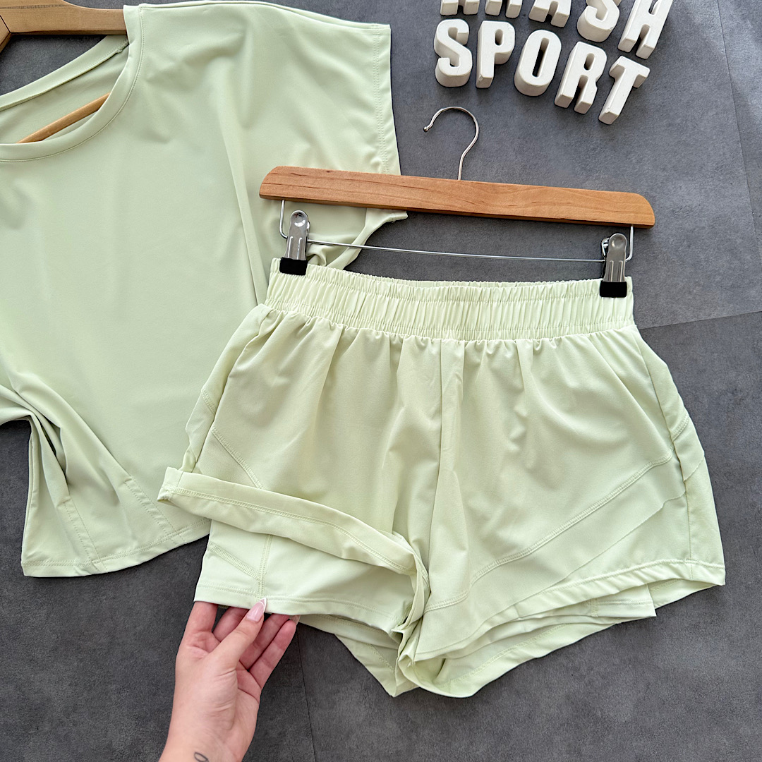 ست کراپ و شورتک ورزشی زنانه